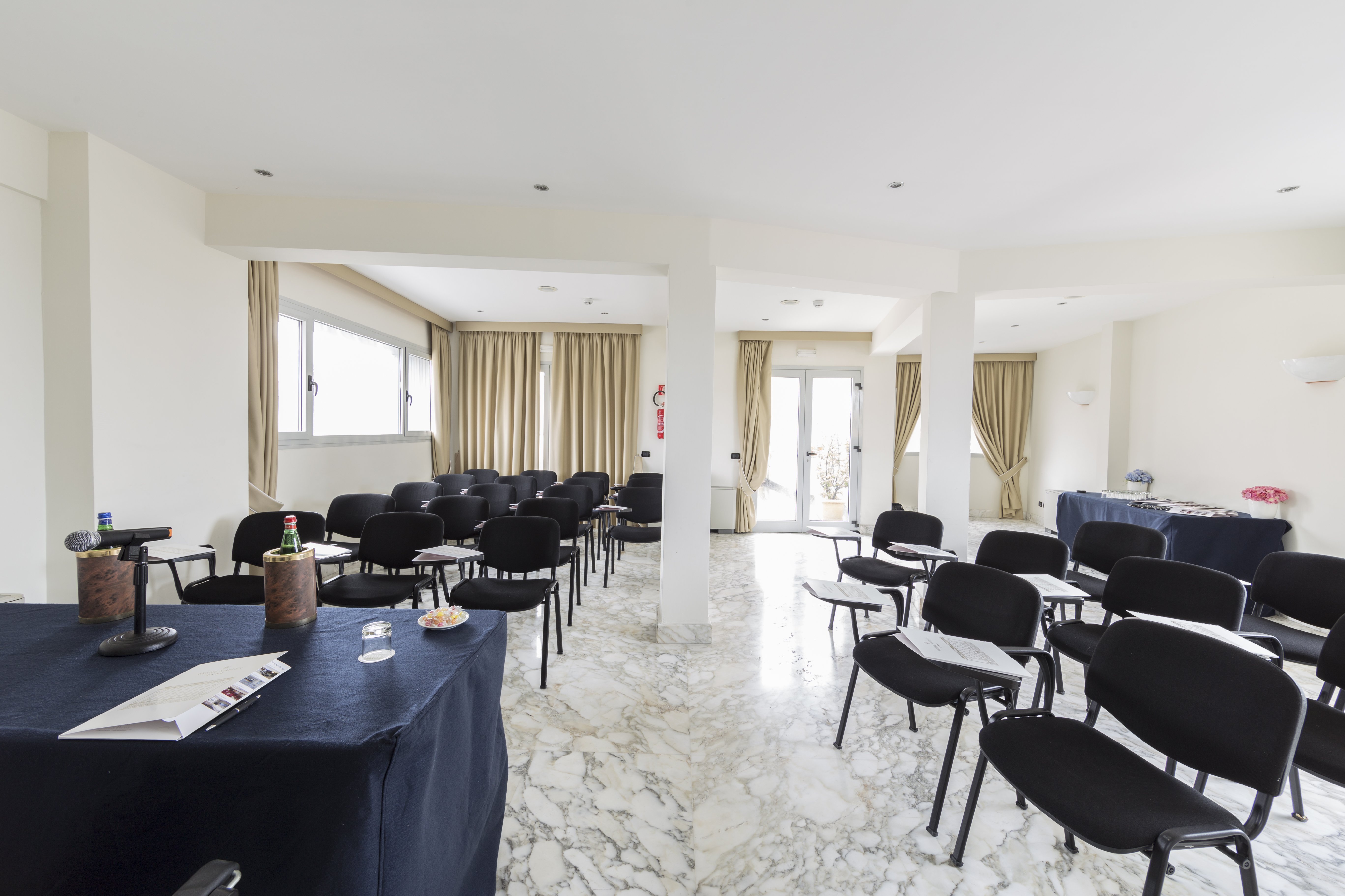 Hotel Naples 63/71