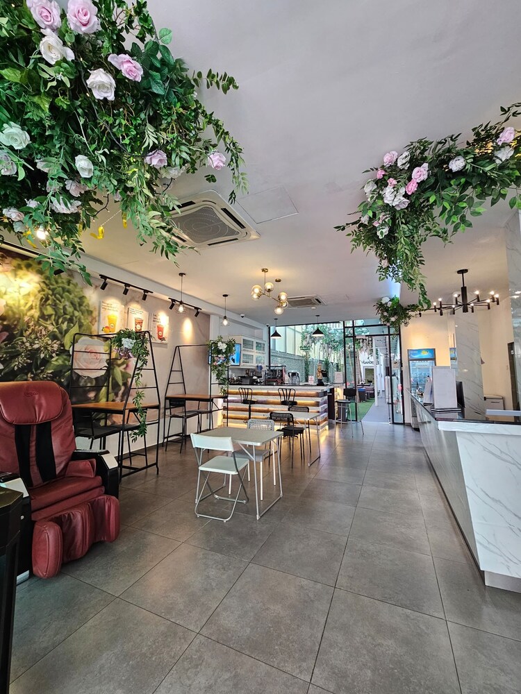 V GARDEN HOTEL 2/34