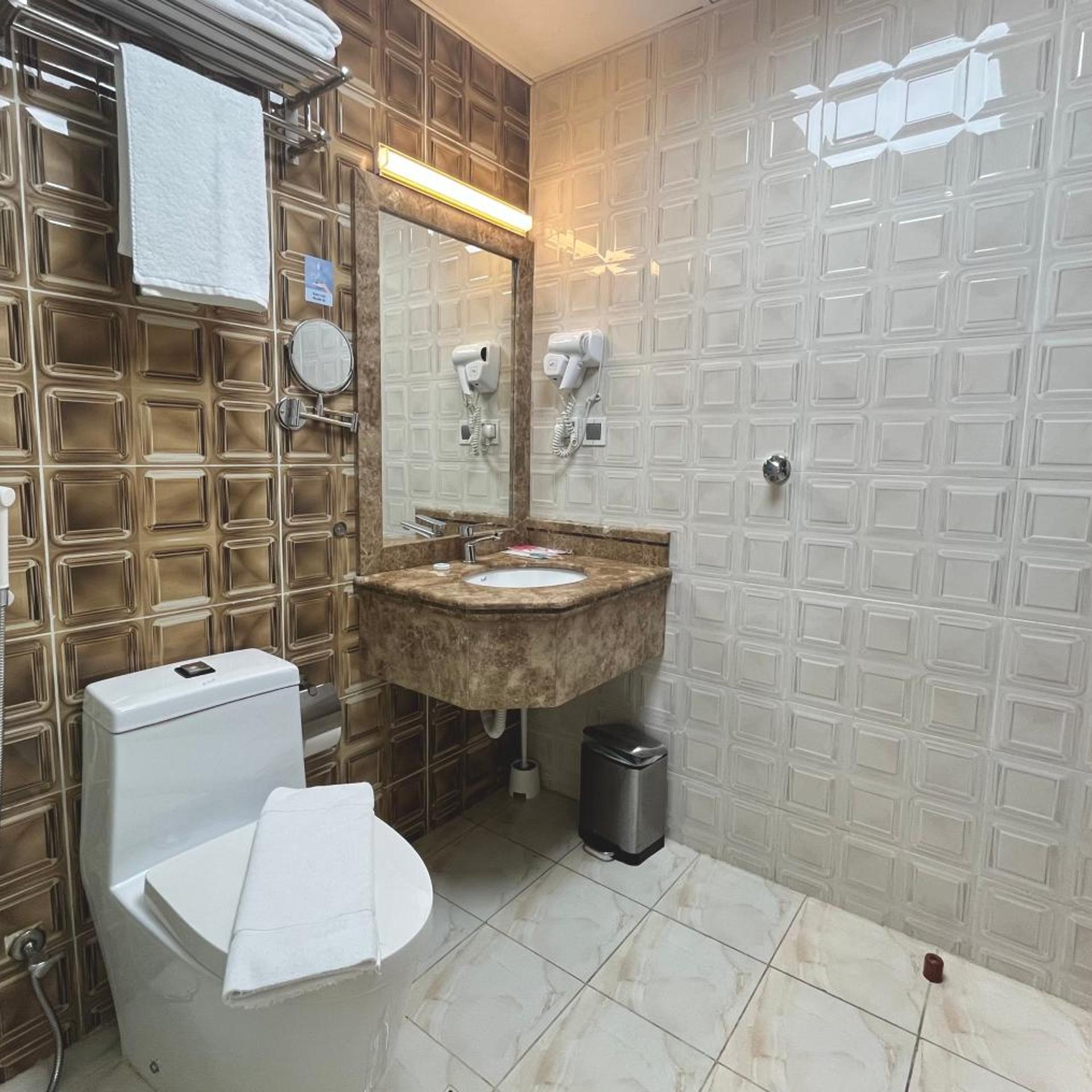 فندق تاج الورود(Taj Alworood Hotel) 42/43