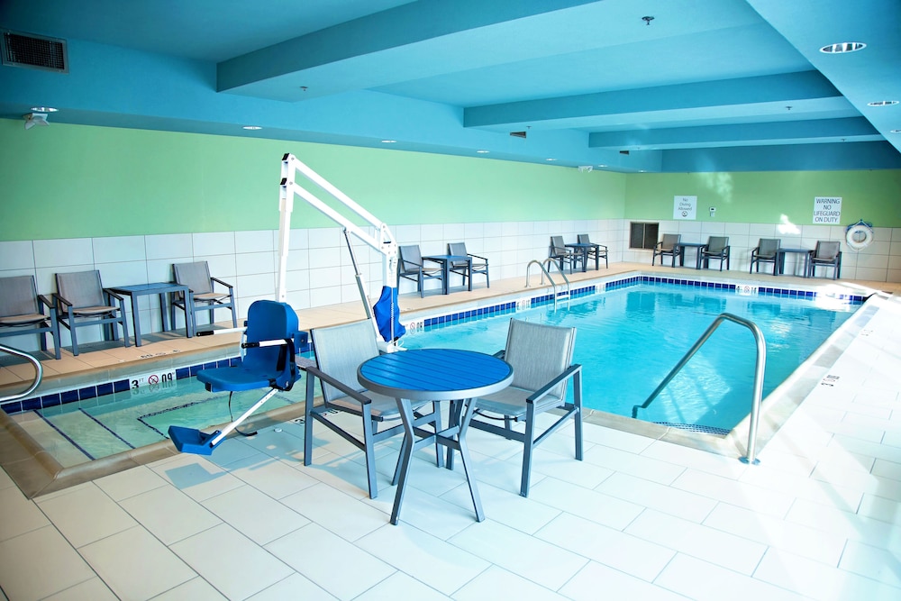 Holiday Inn Express Suites Great Bend 45/53