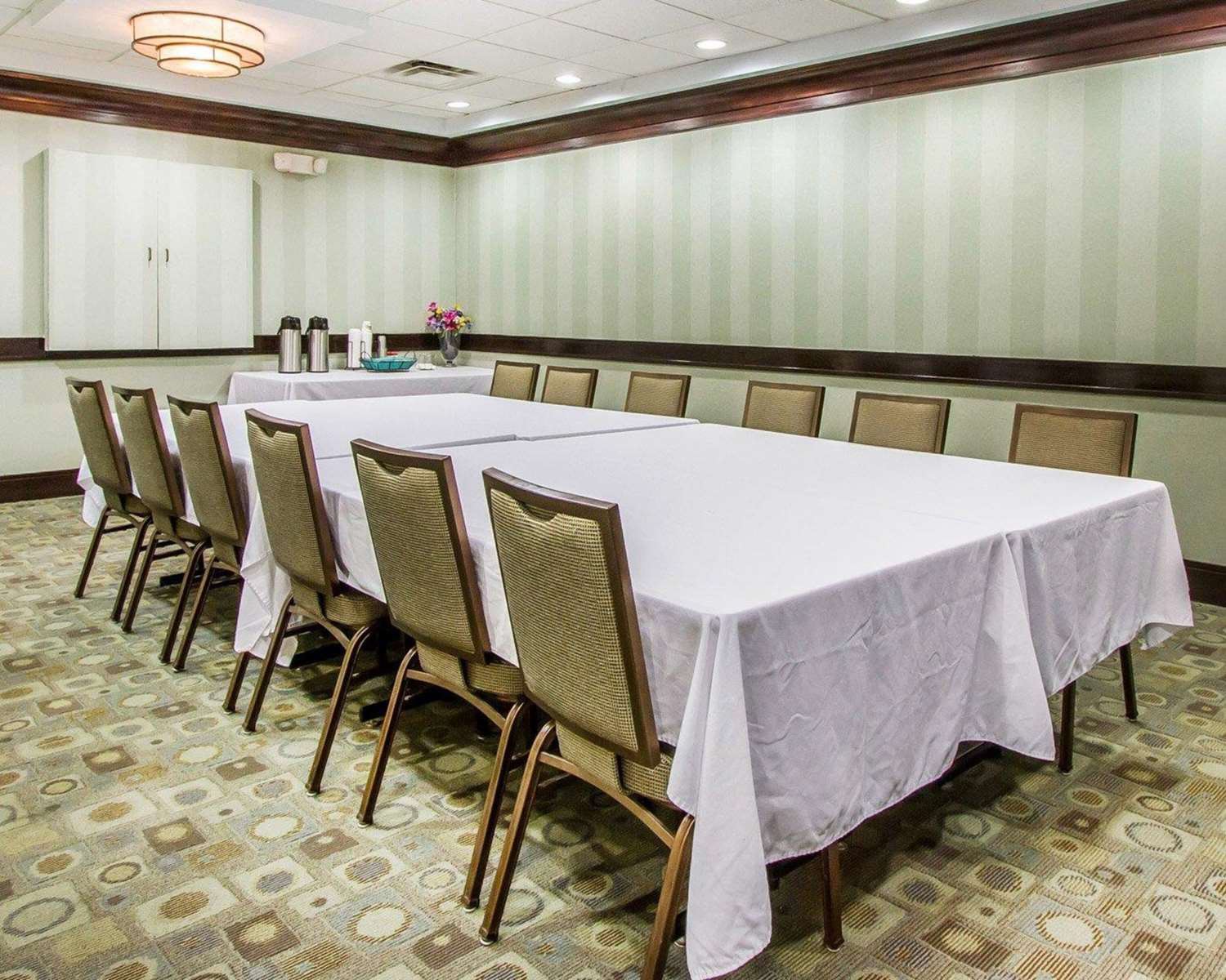 restaurant cafeteria
