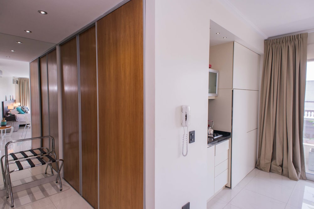 Soho Luxury Suites 7/99