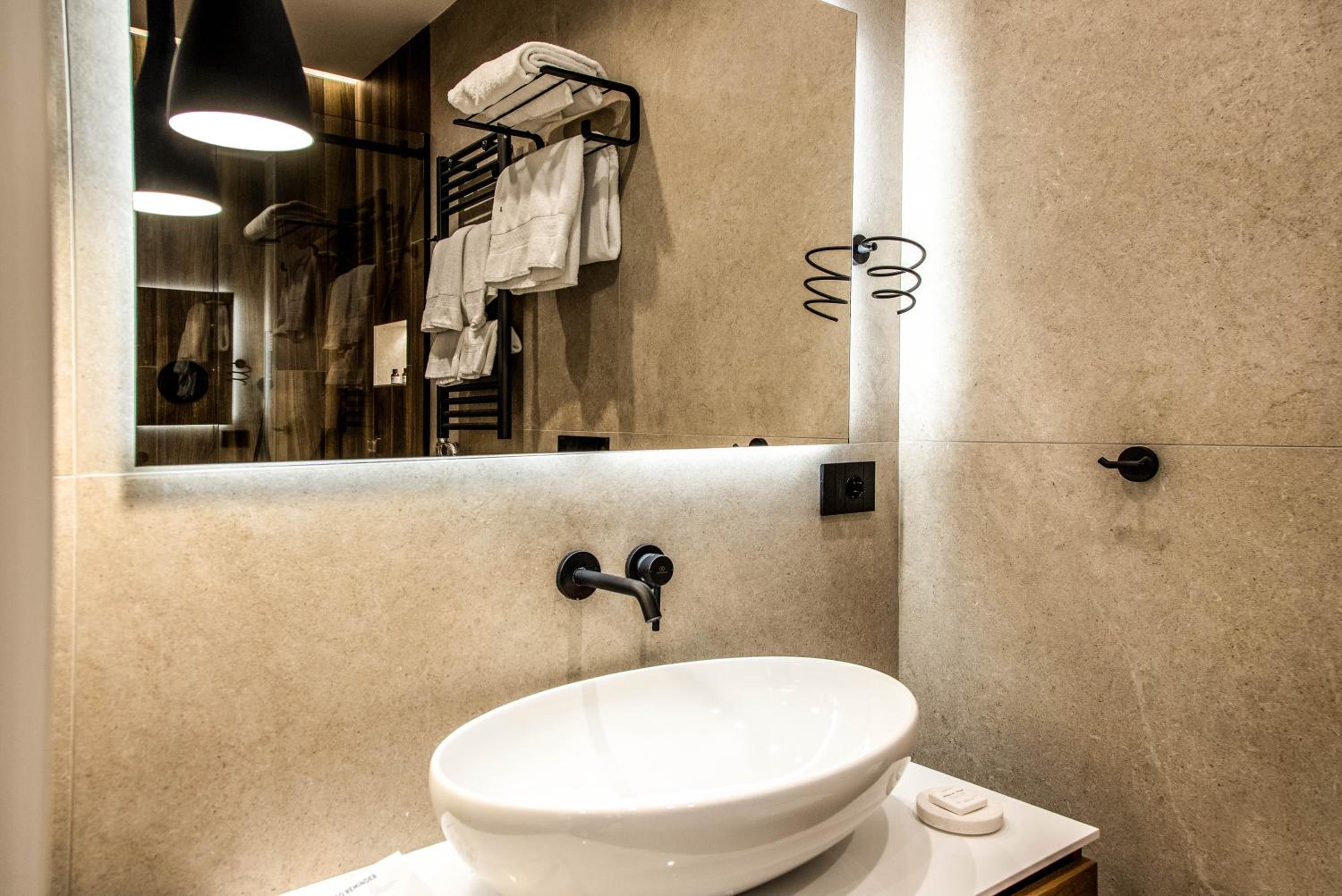 Mamalu Studios and Suites 22/25