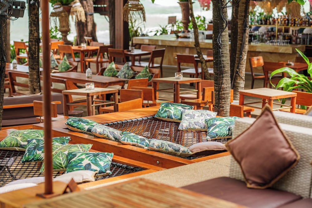 Cafe del Mar Hotel 25/50
