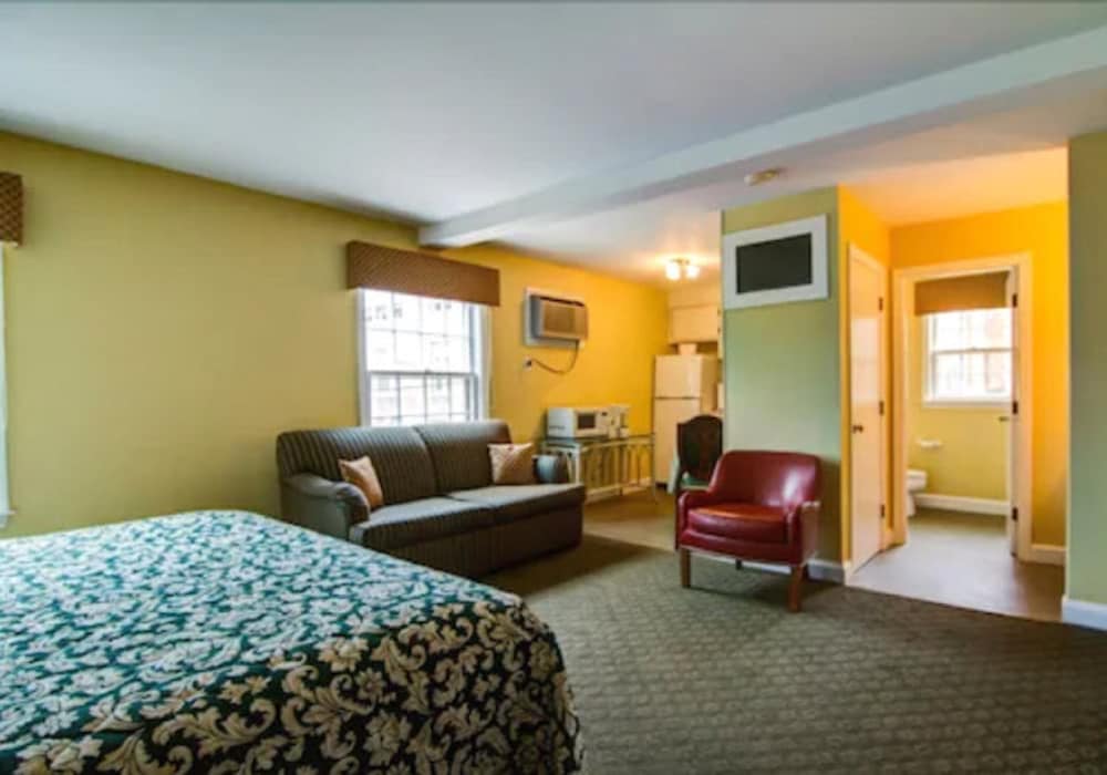 Americas Cup Inn 38/81