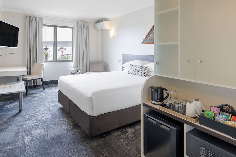 SUPERIOR, KING BED