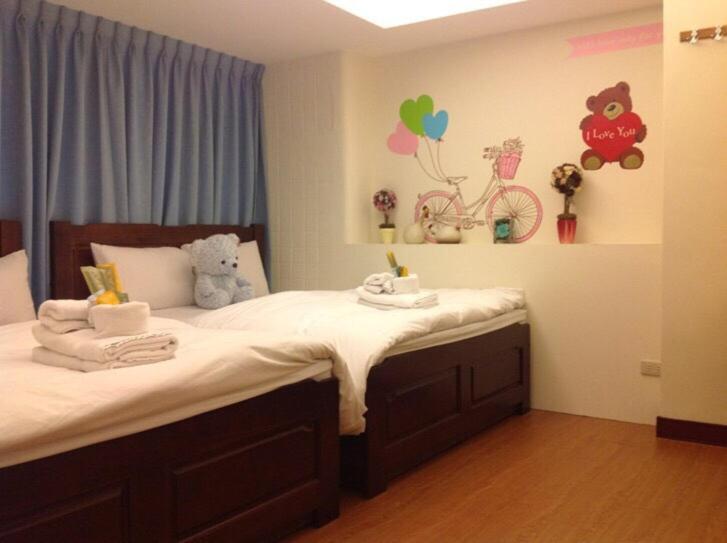 5 Bedrooms, House