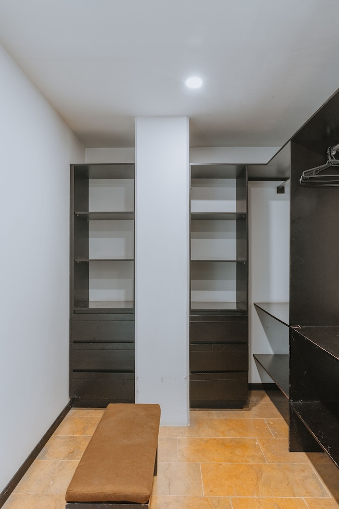 Travelers Apartamentos and Suites Orange Medellin 31/50
