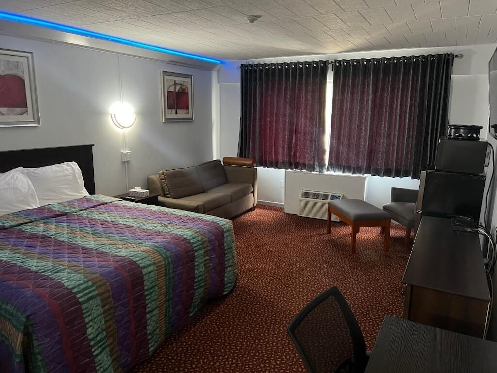 Lively Inn & Suites 16/61