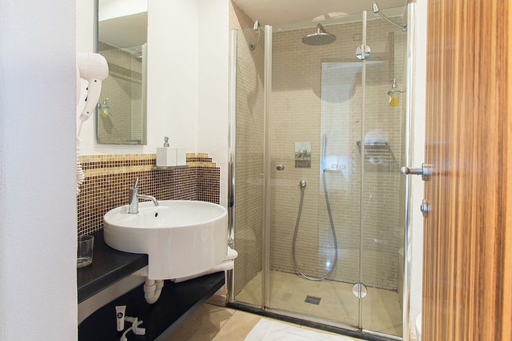 Marina 10 Boutique Design Hotel 44/46