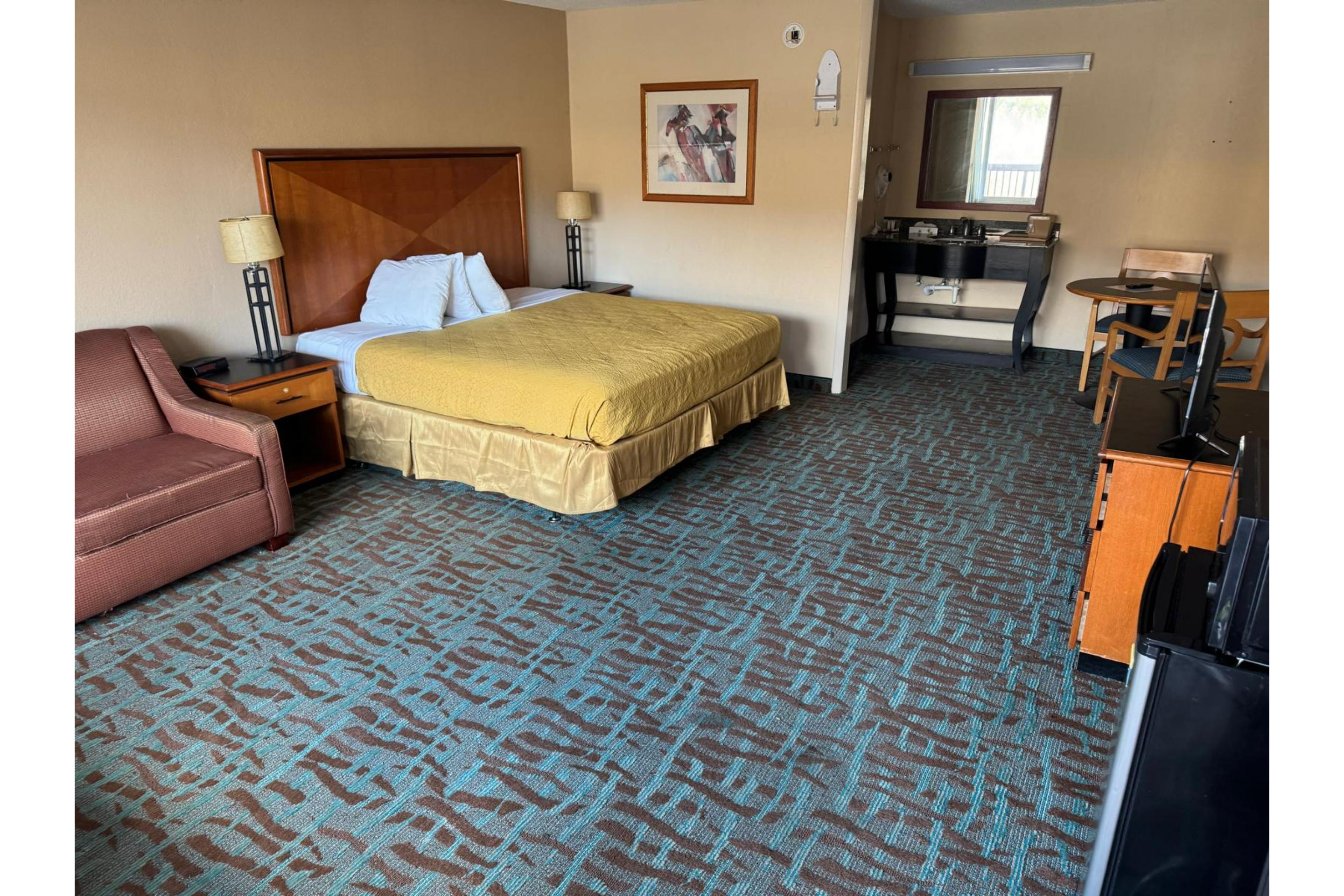 Suite, King Bed