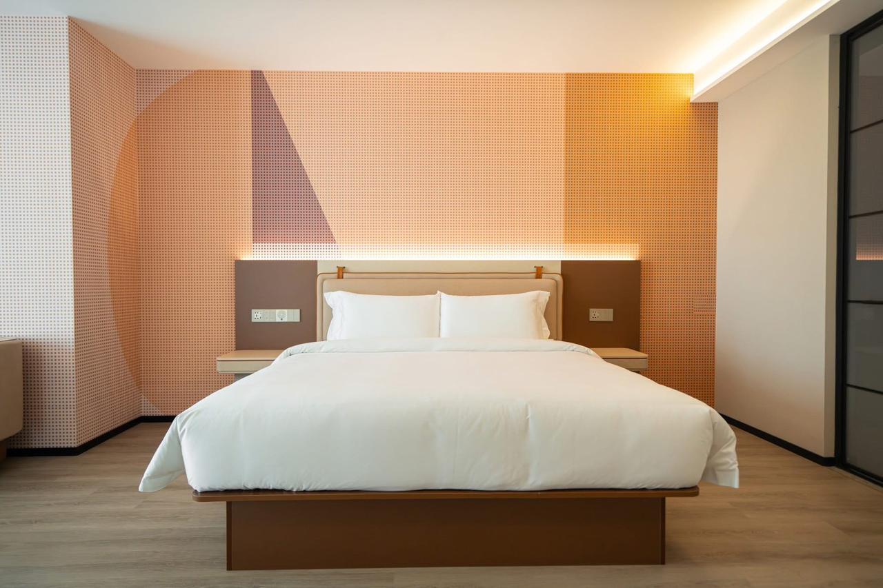 Leston Hotel 13/44