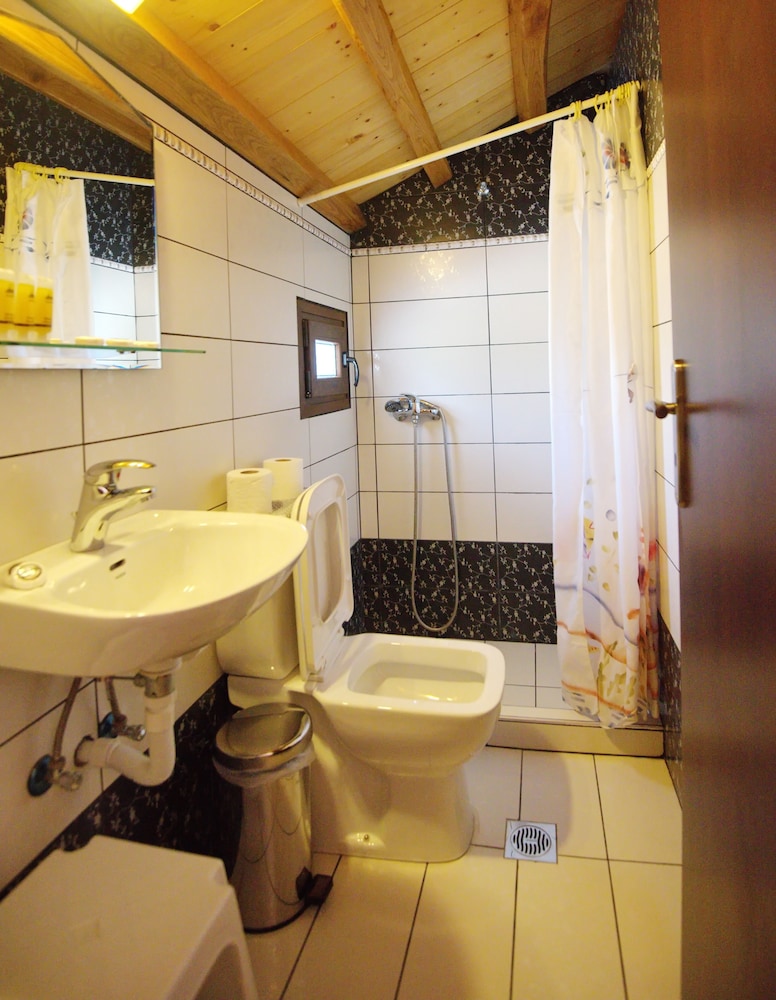 Marilena Apartments 43/45