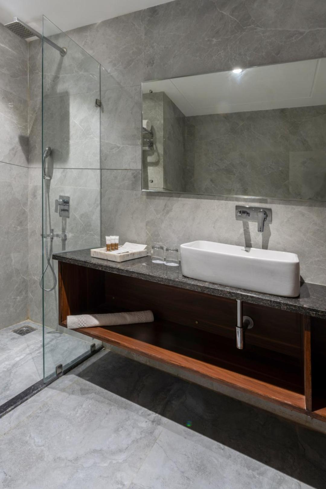 Clarks Inn Suites Agra 52/52