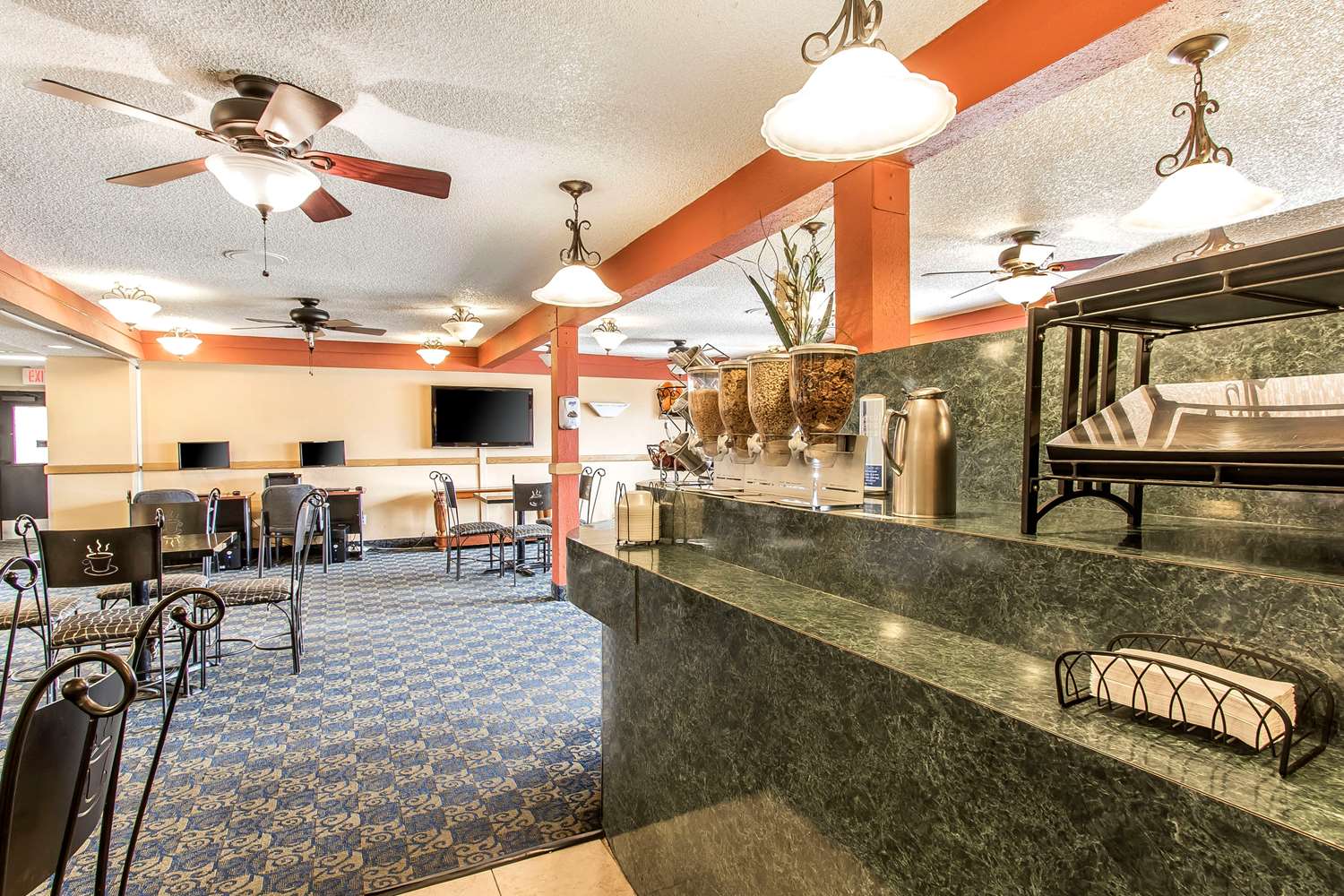 Econo Lodge Inn And Suites Clinton 9/12