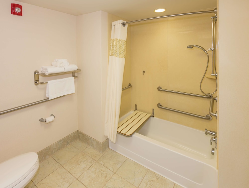 Hampton Inn And Suites Hartford/Farmington 18/76