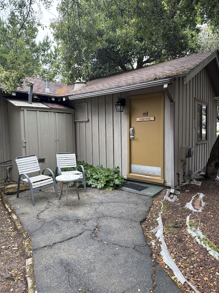 Carmel Resort Inn 40/72