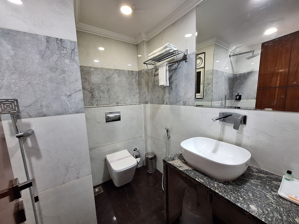 LN Hotels and Resorts 46/48