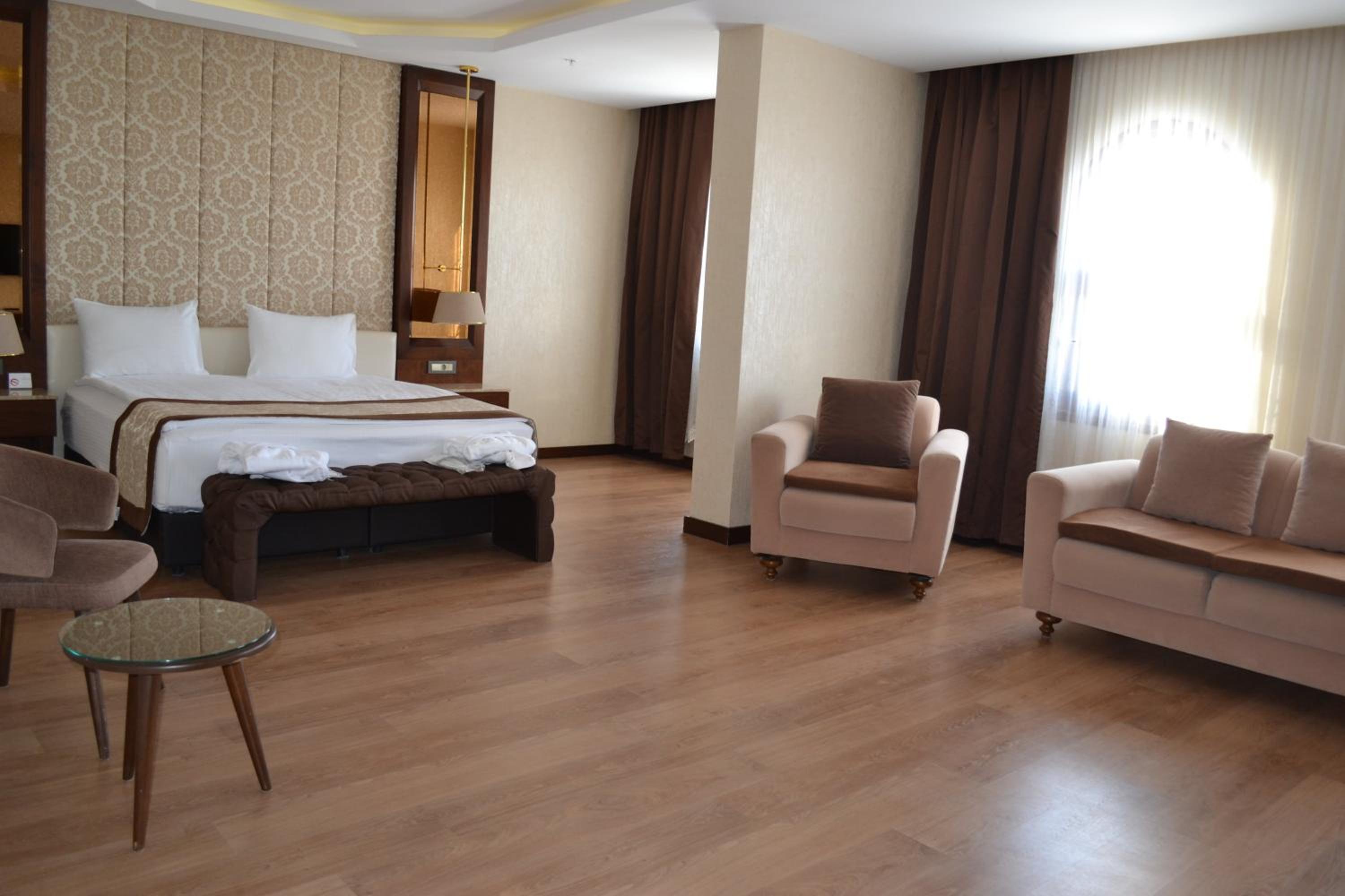 Deluxe, Double Bed
