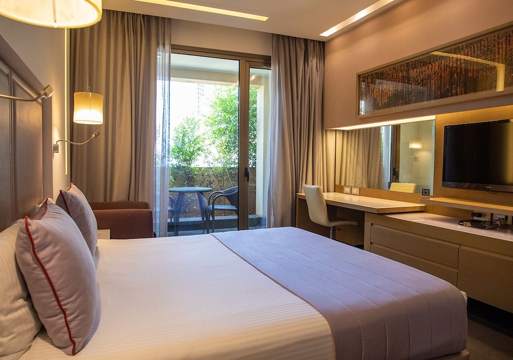Saifi Suites 27/71