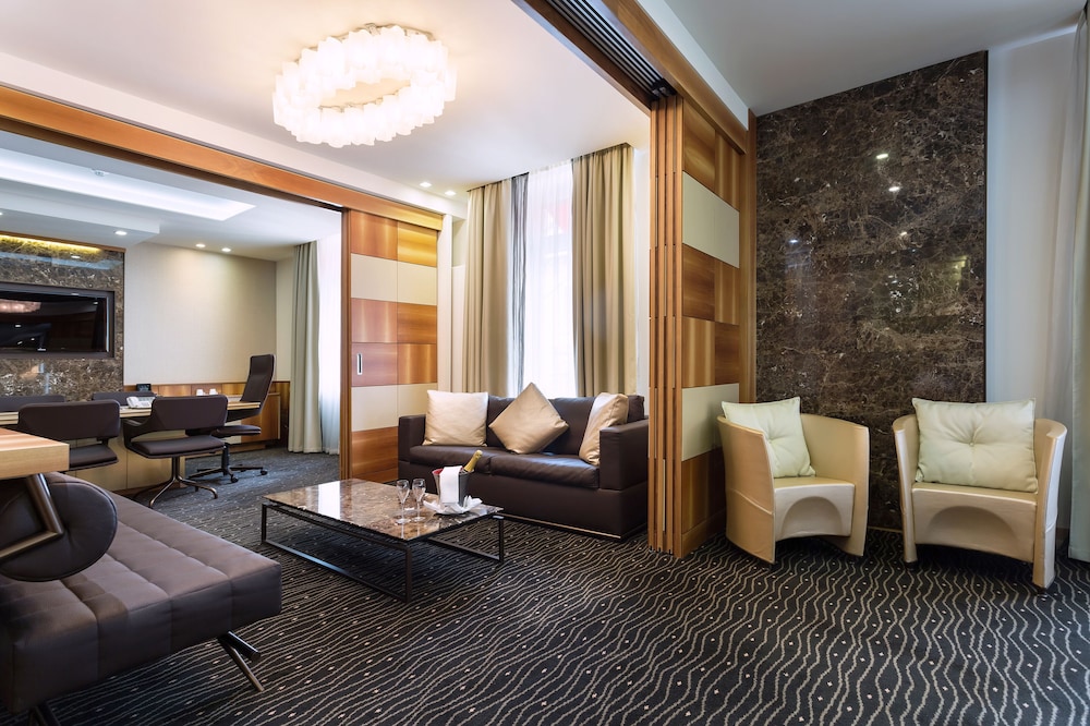 HOTEL ST GOTTHARD 63/84