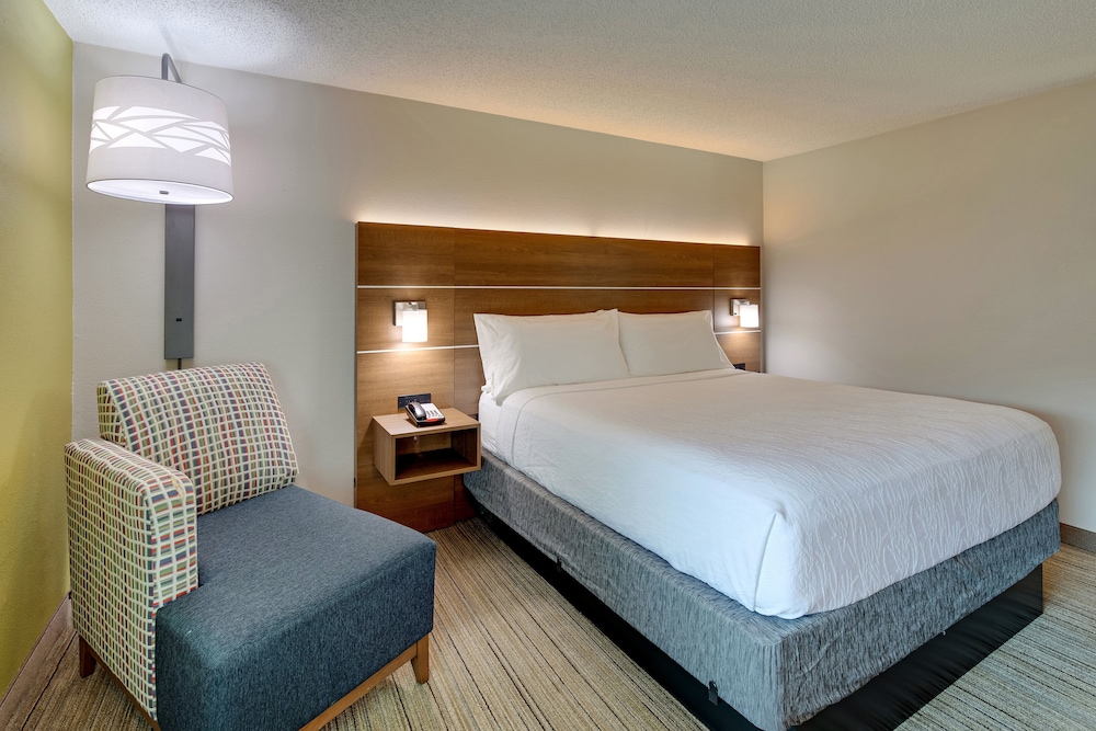 Holiday Inn Express Nashville W I40/Whitebridge Rd 13/47
