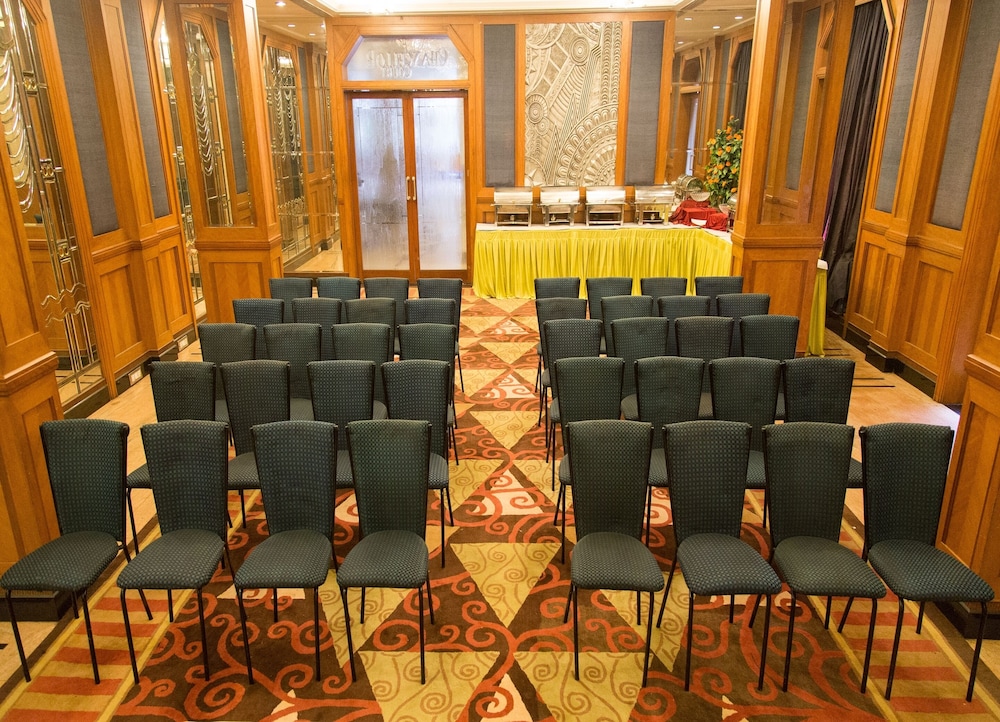Sarovar Portico Kalupur Ahmedabad 23/42