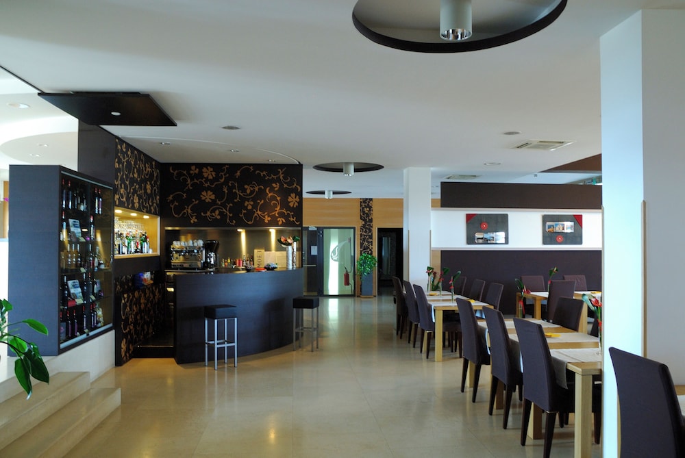 Sanlu Hotel 6/53