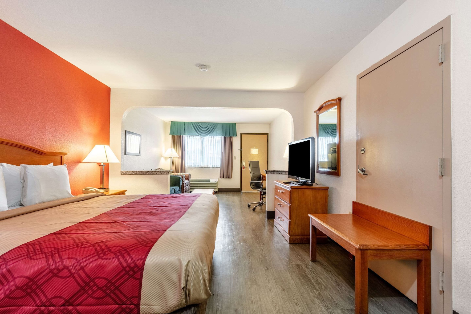 SUITE, KING BED