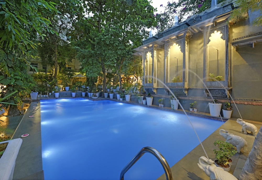 HOTEL RAJ PALACE 33/50