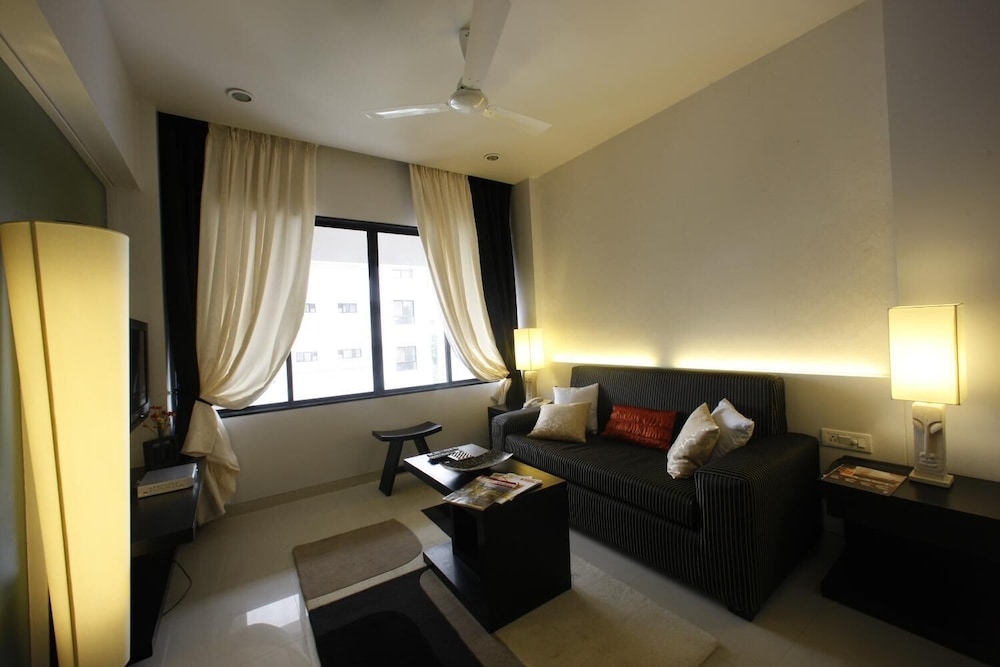 AR Suites Fontana Bay 20/39