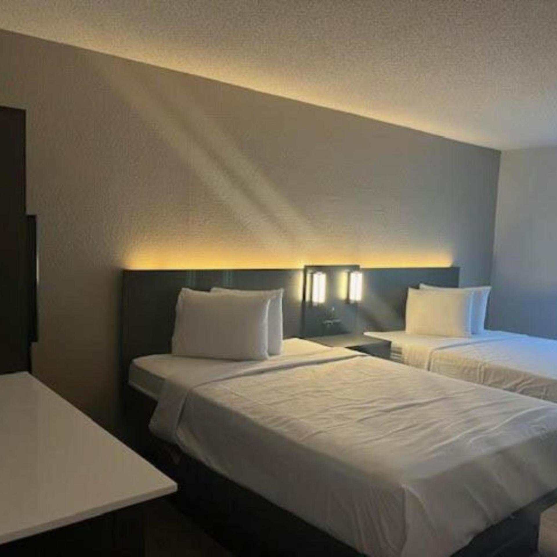 2 Queen Beds - Non-Smoking, Micfridge