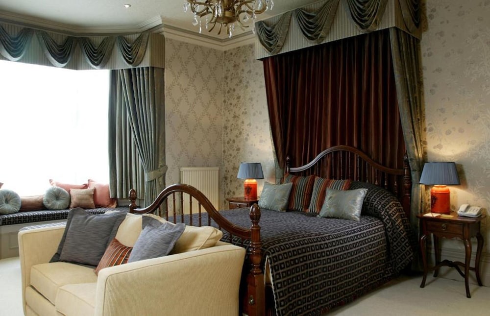Tufton Arms Hotel 34/55