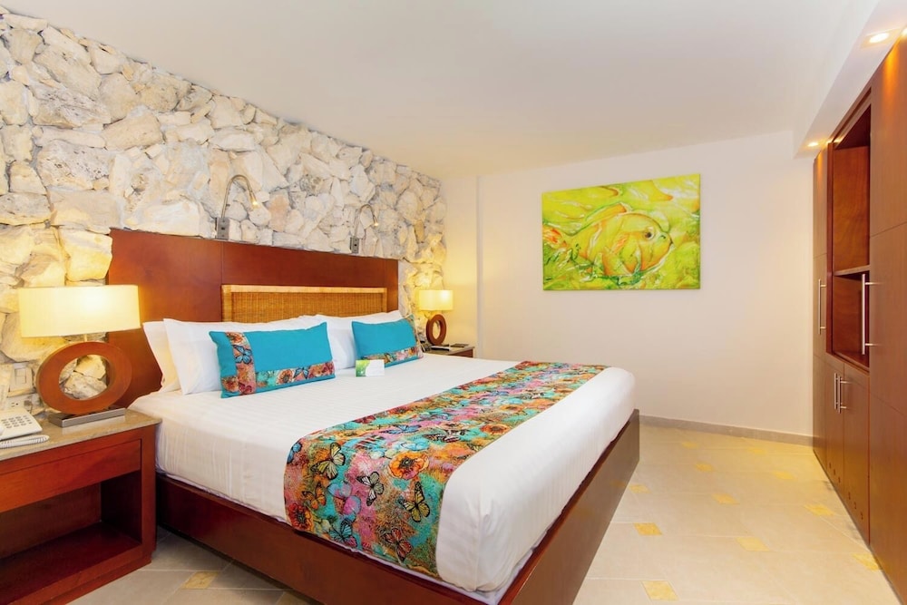STANDARD, KING BED, CITY VIEW