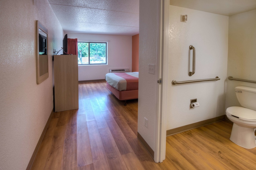 Motel6 Branford, CT - New Haven 39/58