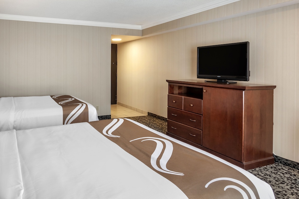 Quality Inn & Conference Centre Midland 24/54
