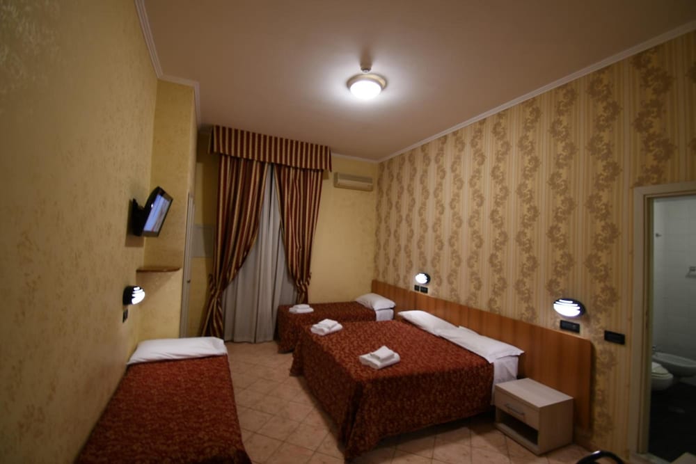 Hotel Ferrarese Roma 23/49