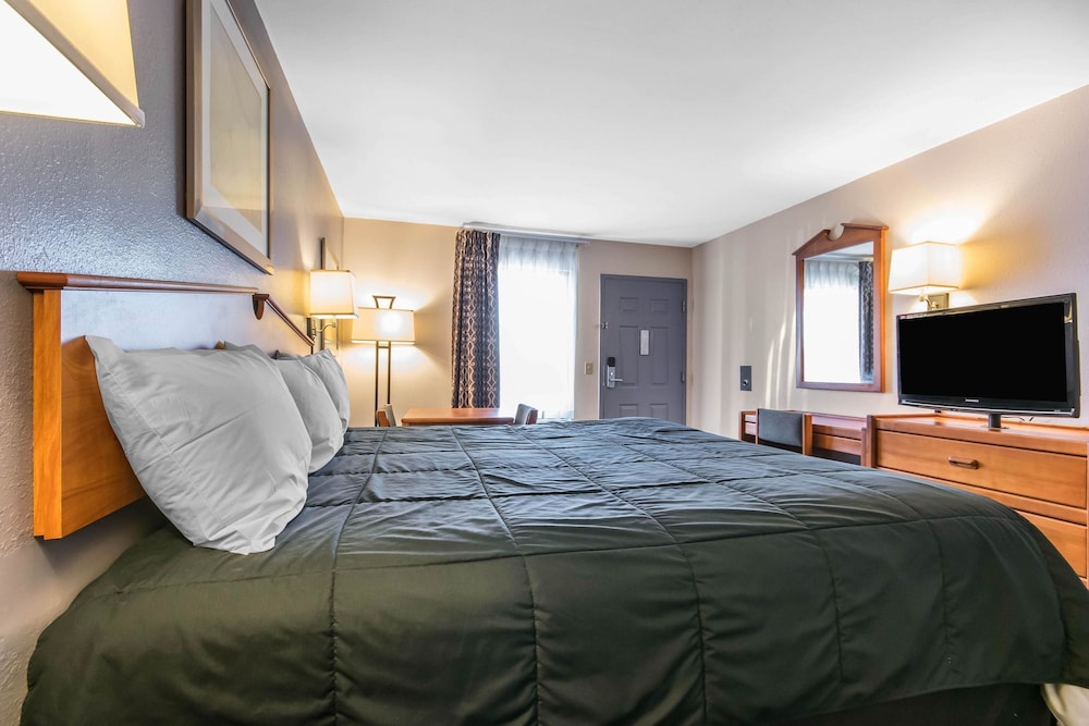 Studio6 Suites Louisville, KY - Airport Expo Center 10/27