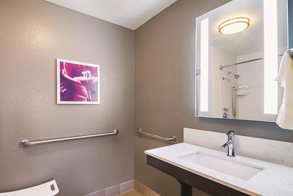 La Quinta Inn and Suites by Wyndham Austin Near The Domain 20/52