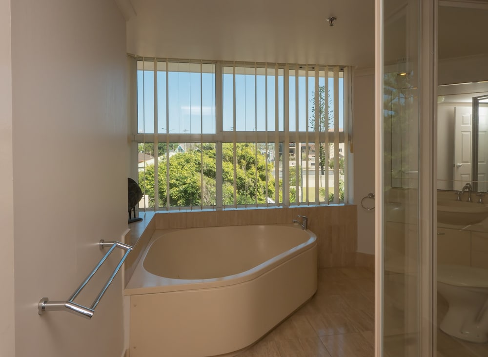 Burleigh Surf Apartments 34/77