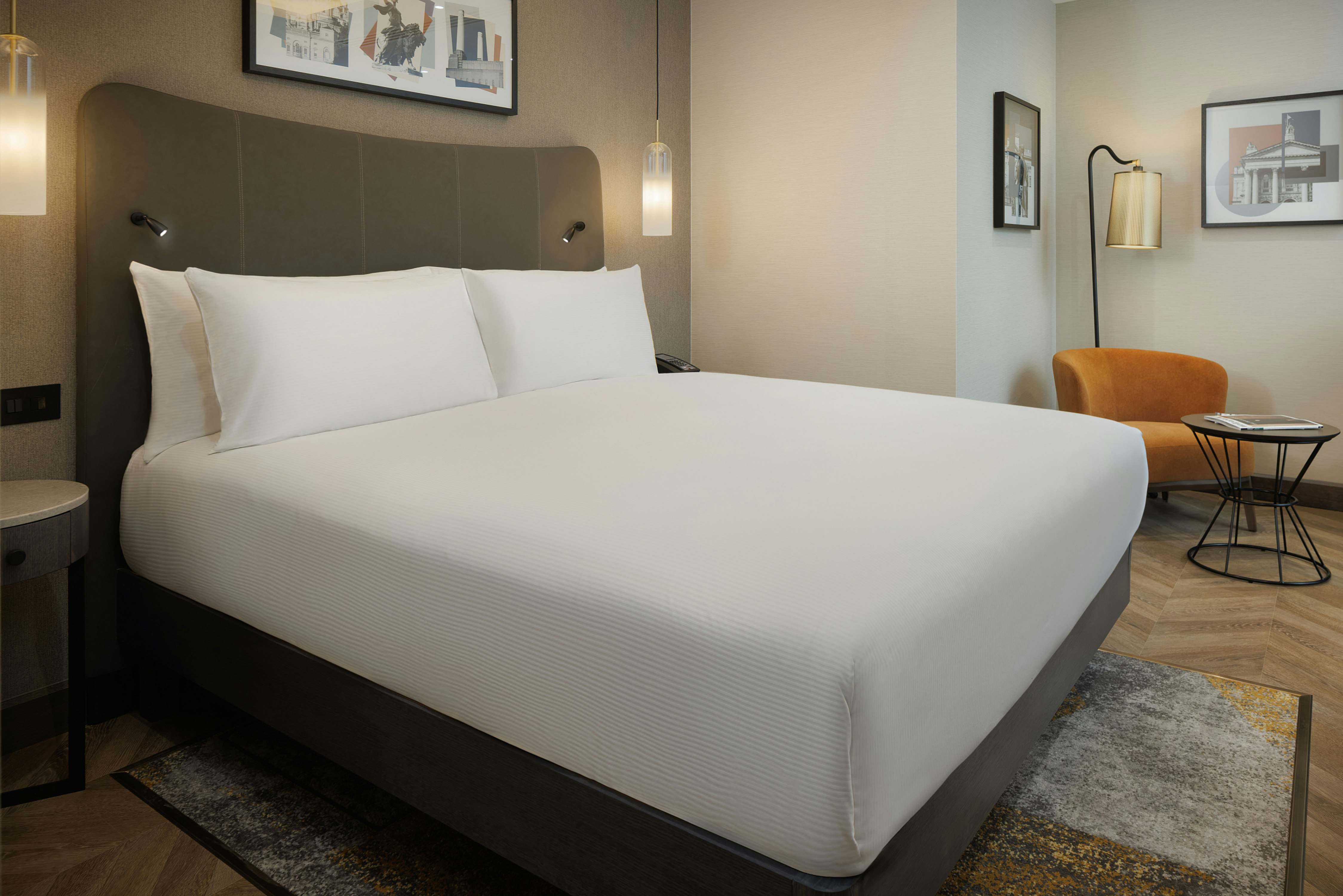 DELUXE, KING BED