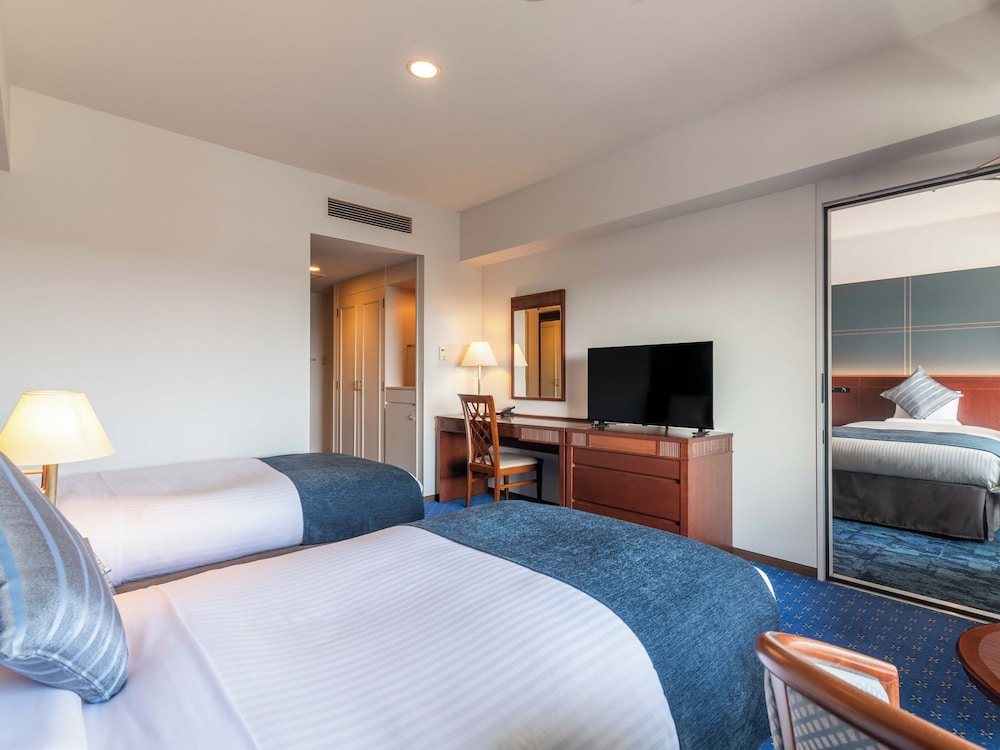 Renovated, Connecting, 4 Beds, Twin Beds