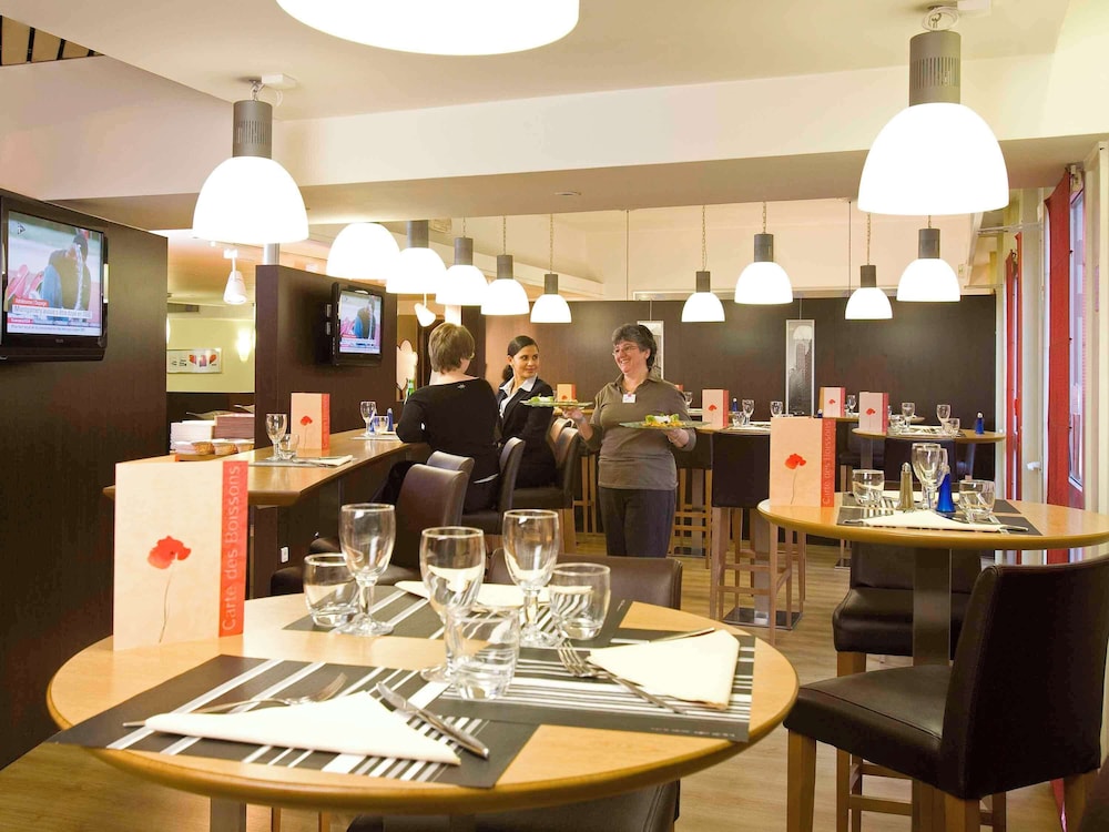 Hotel Mermoz Paris Le Bourget 45/53