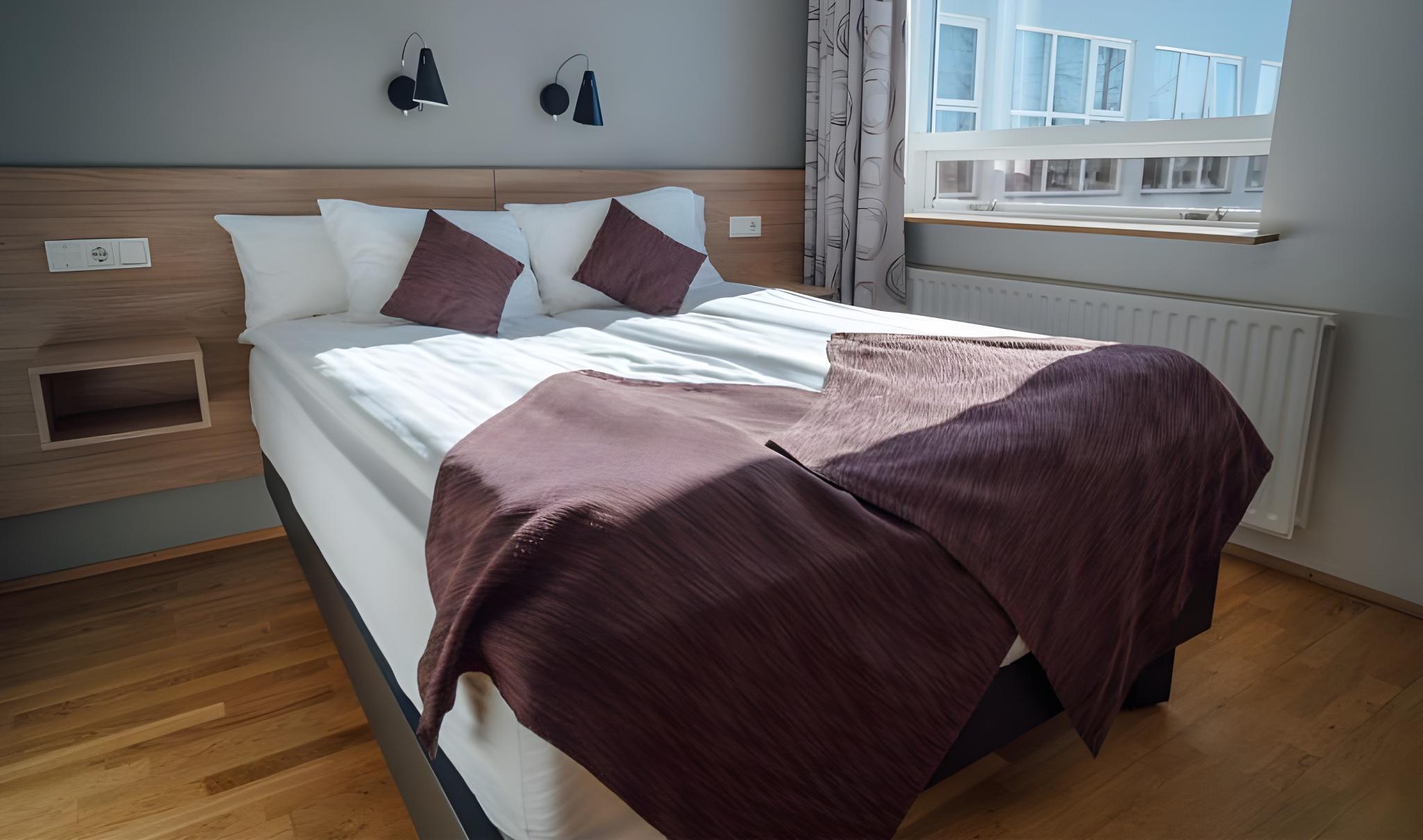 Room, Queen Bed