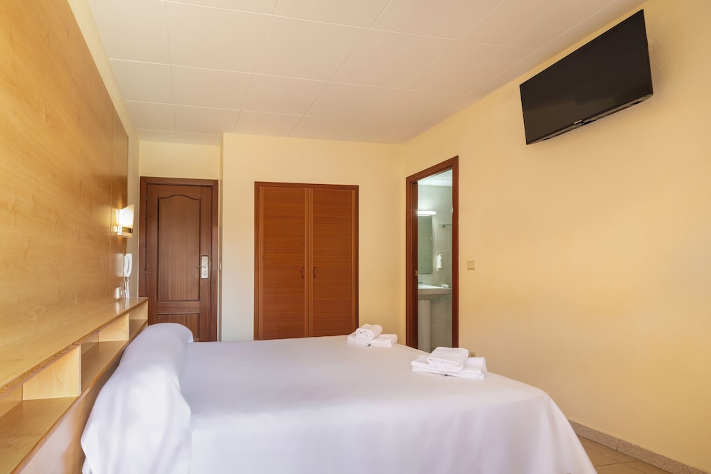 Twin Room 2 Adults, htop Summer Sun 3/7