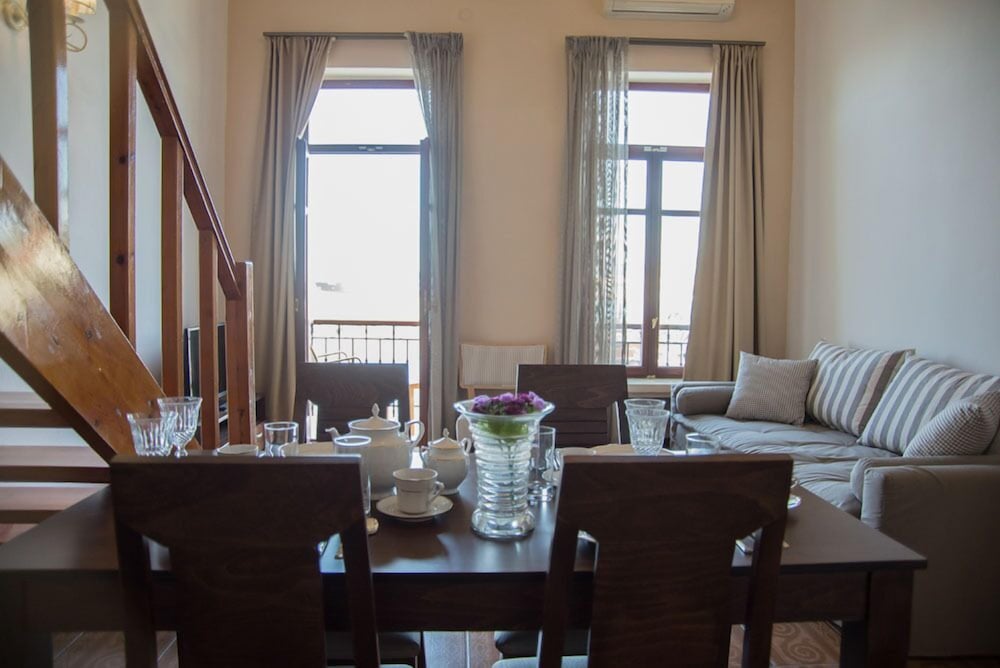 Porto Enetikos Suites 20/50