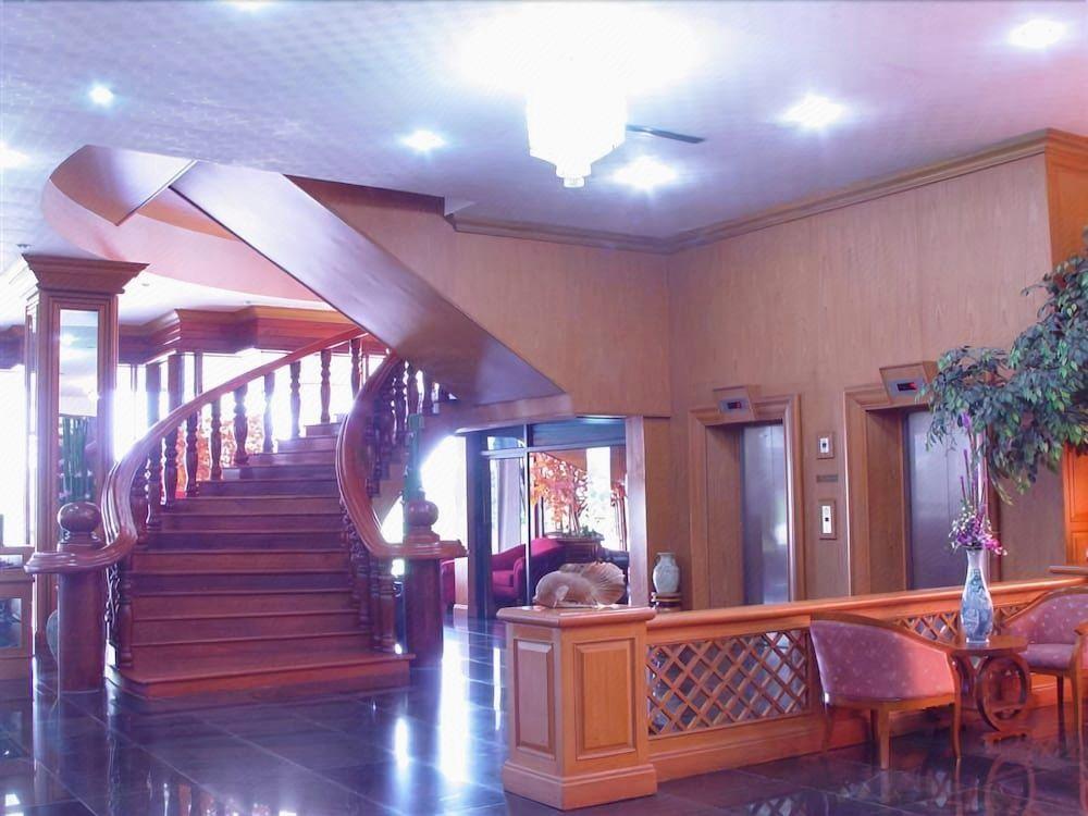 Pathumthani Place Hotel 9/34