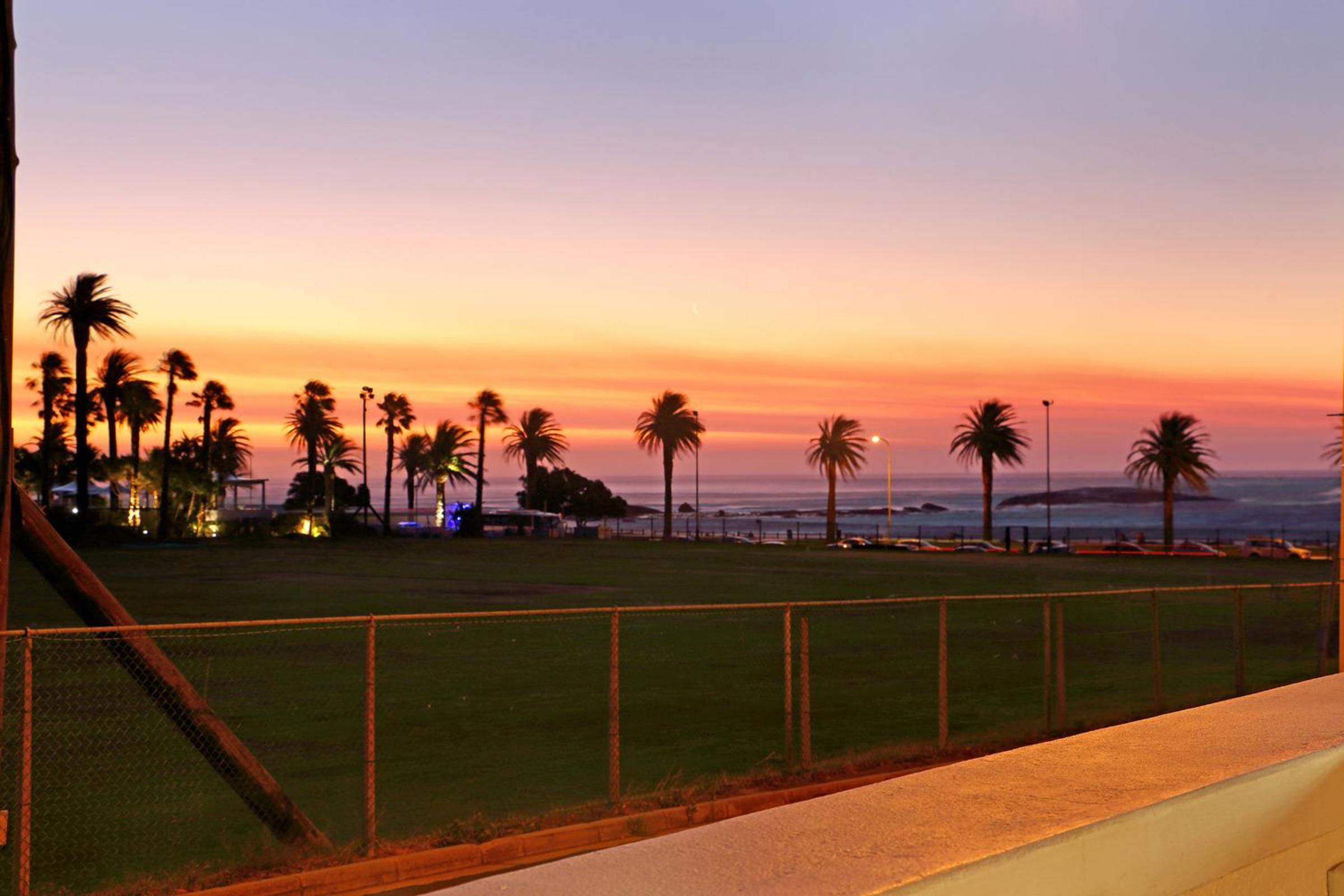 Camps Bay Beach Apartment 5/20