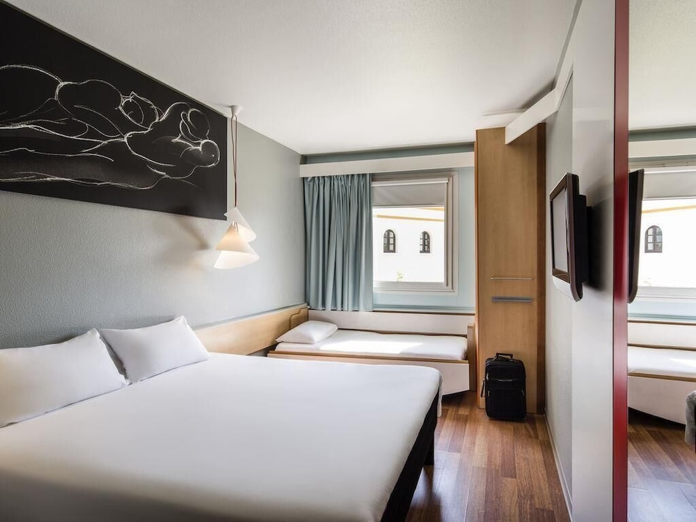 Ibis Sevilla 14/73