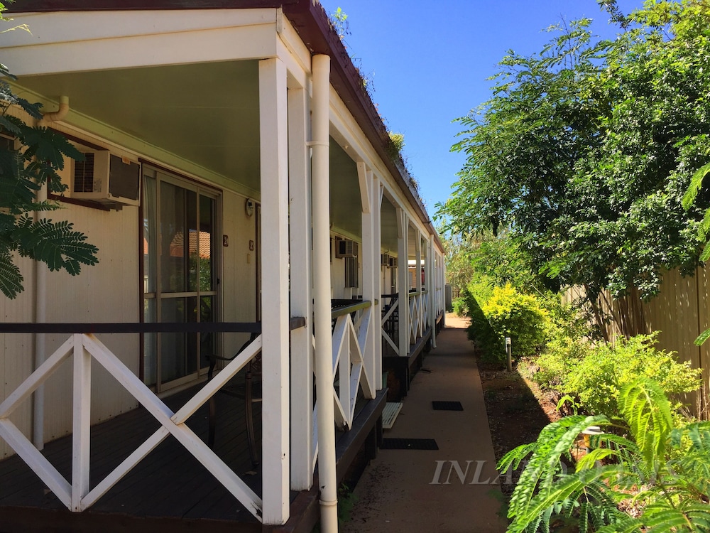 INLAND OASIS MOTEL 2/68